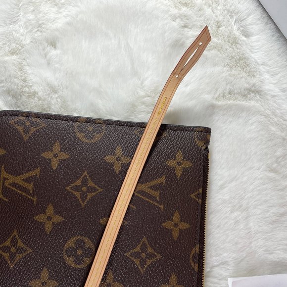 Louis Vuitton NWT New Neverfull Wristlet Clutch Brown Monogram Canvas LV - Picture 3 of 11
